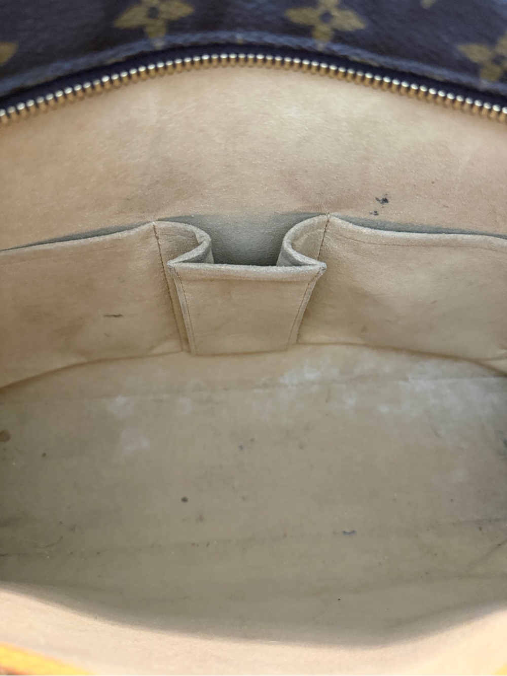 Louis Vuitton Luco Tote - Picture 13 of 14